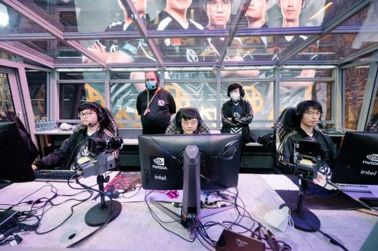 Faker与LPL对手关系的深度解析